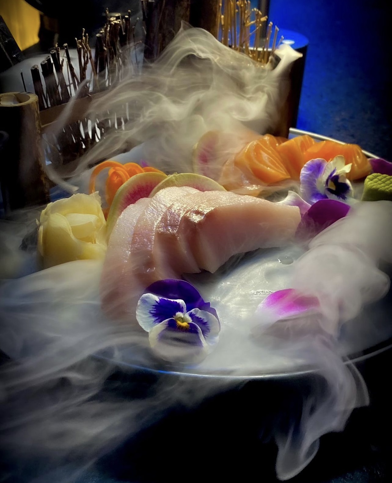 Sushi plate with smoke